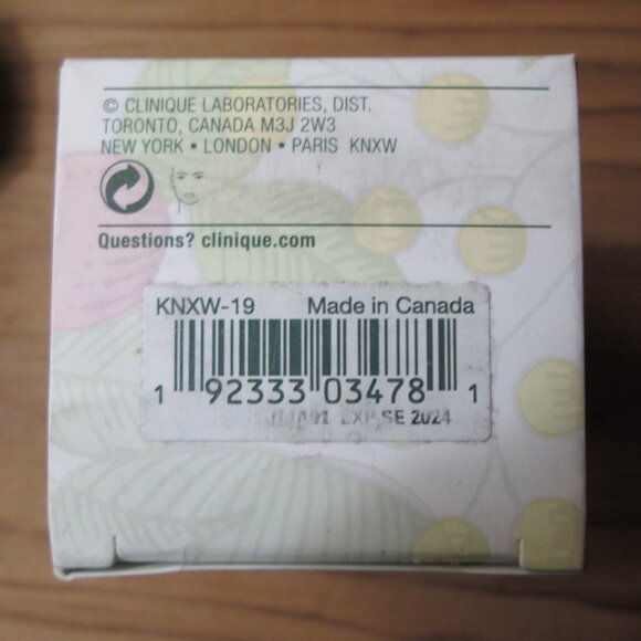 Clinique Even Better Clinical Serum Foundation in Clove - Picture 5 of 6